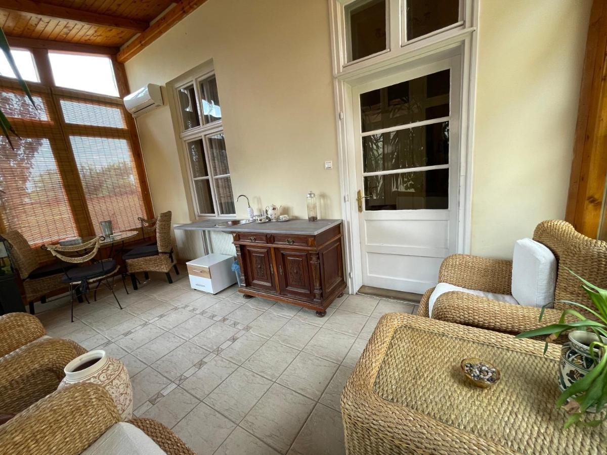 Lyrius Vendeghaz - Debrecen Apartment Exterior photo