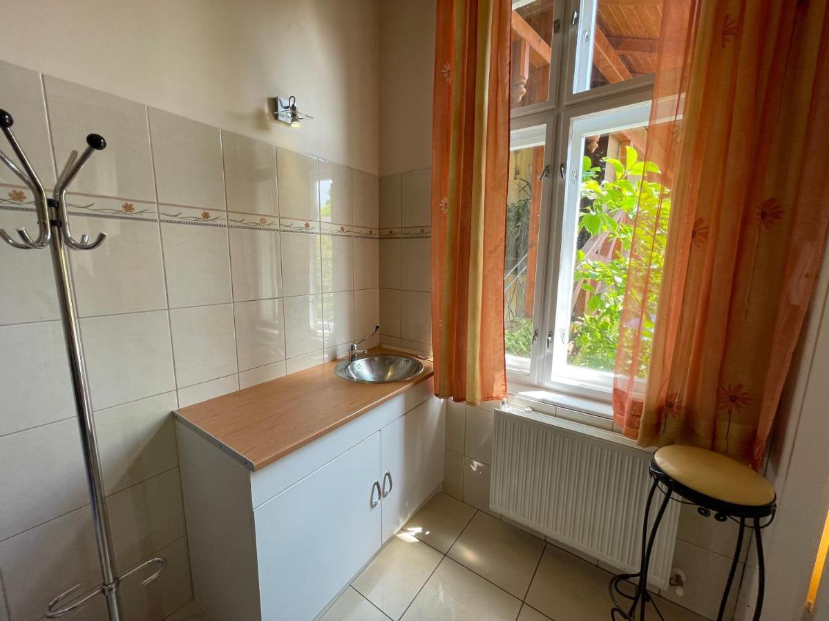 Lyrius Vendeghaz - Debrecen Apartment Exterior photo