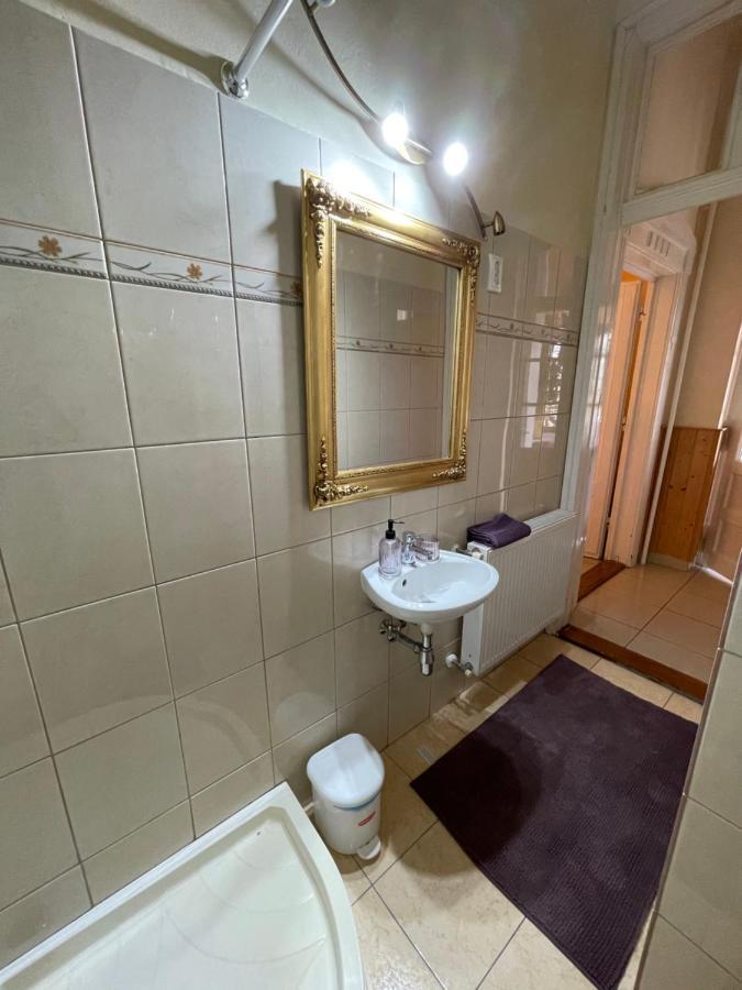Lyrius Vendeghaz - Debrecen Apartment Exterior photo
