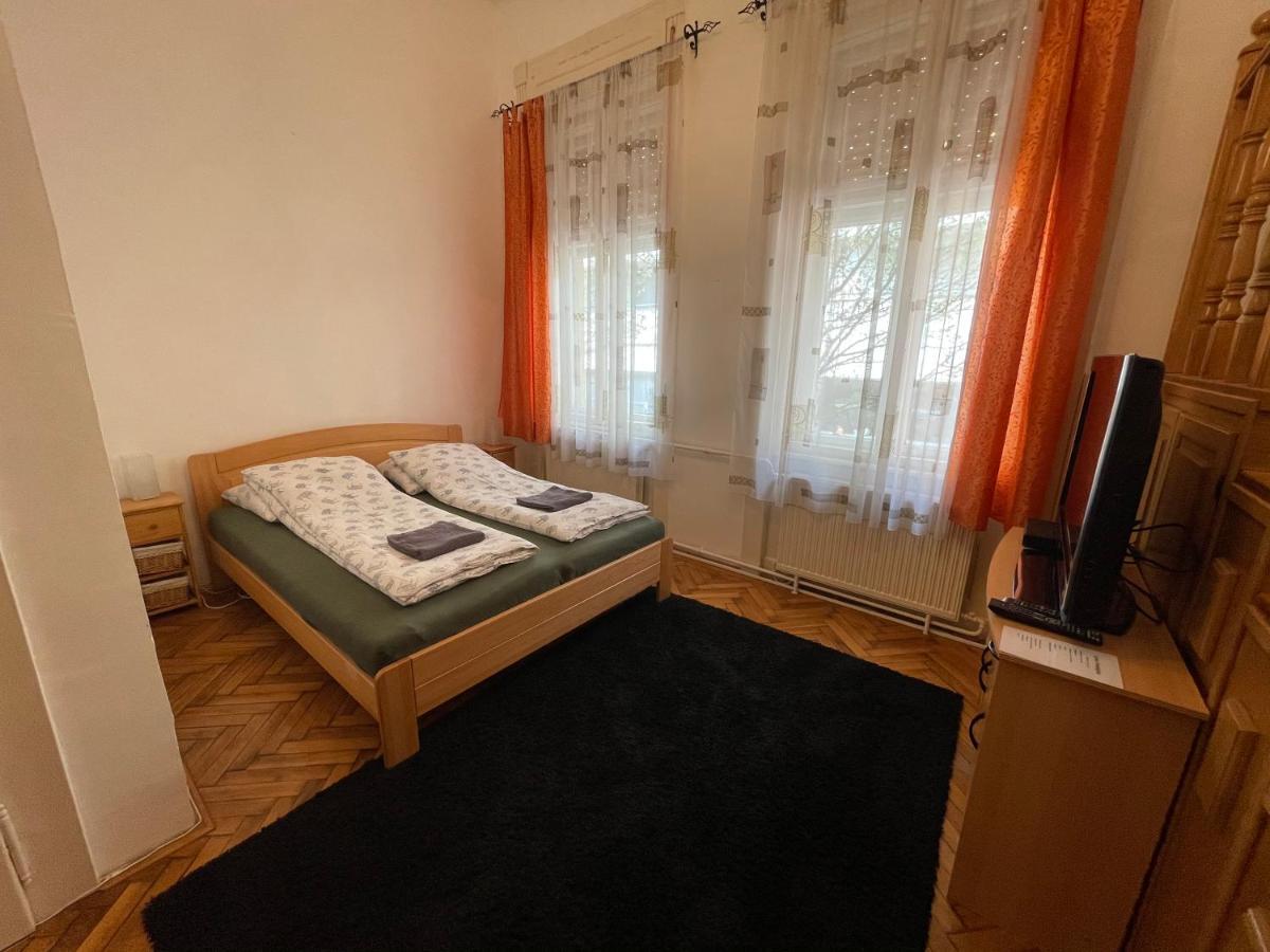 Lyrius Vendeghaz - Debrecen Apartment Exterior photo