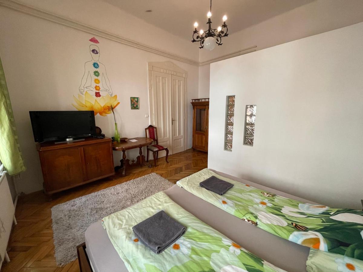 Lyrius Vendeghaz - Debrecen Apartment Exterior photo