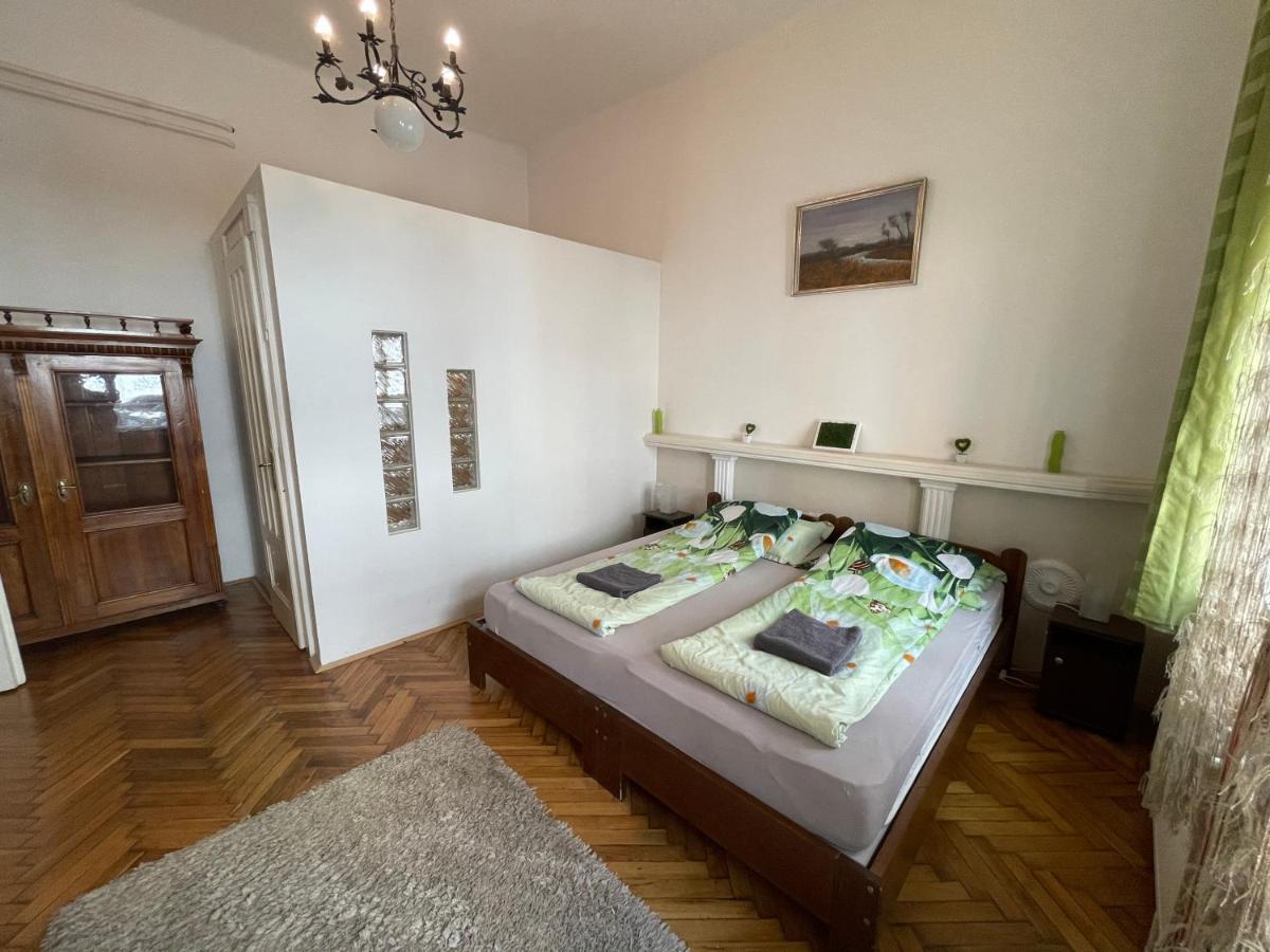 Lyrius Vendeghaz - Debrecen Apartment Exterior photo
