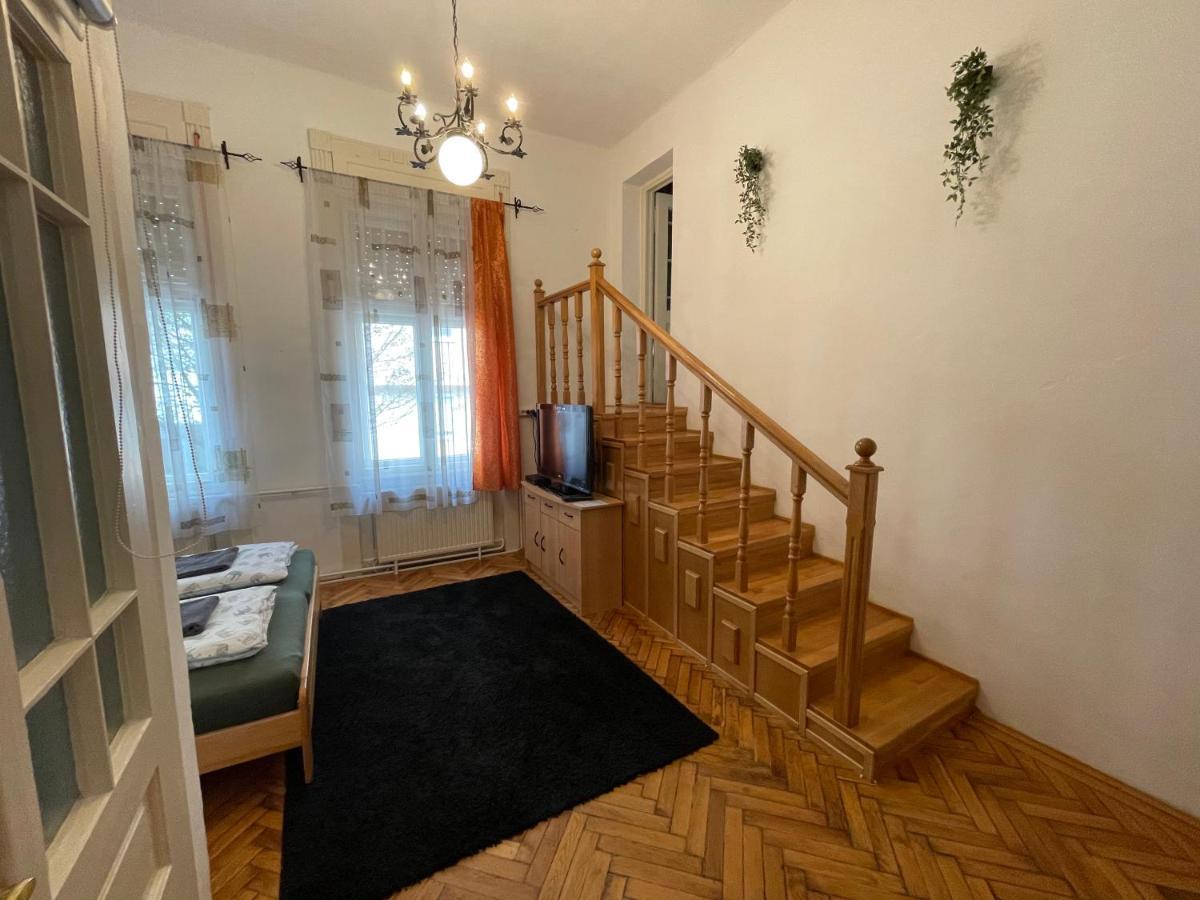 Lyrius Vendeghaz - Debrecen Apartment Exterior photo