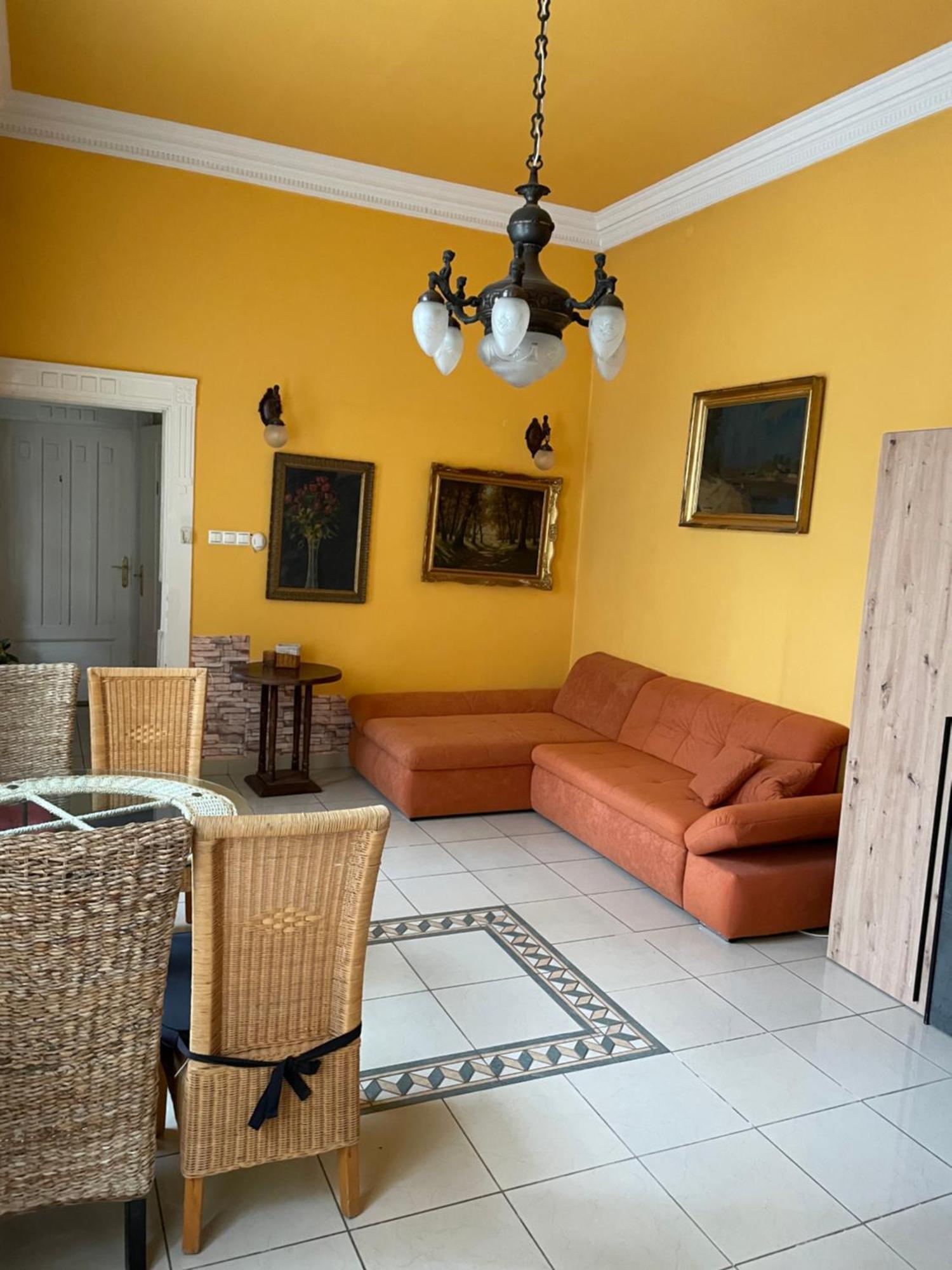 Lyrius Vendeghaz - Debrecen Apartment Exterior photo