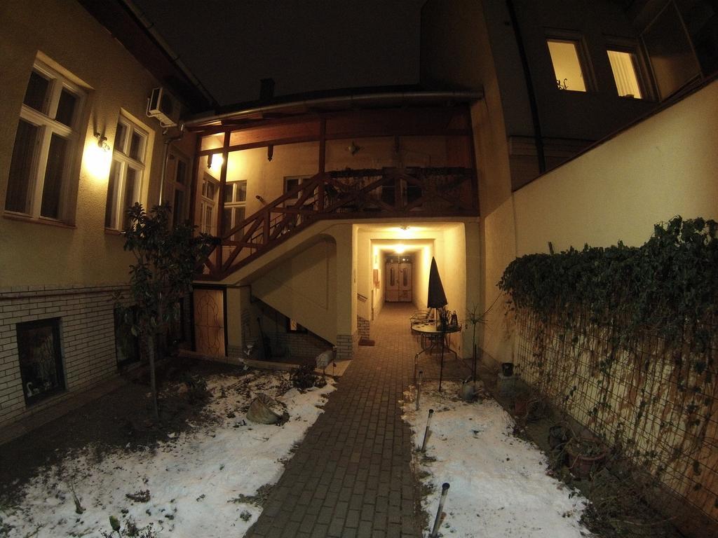 Lyrius Vendeghaz - Debrecen Apartment Exterior photo
