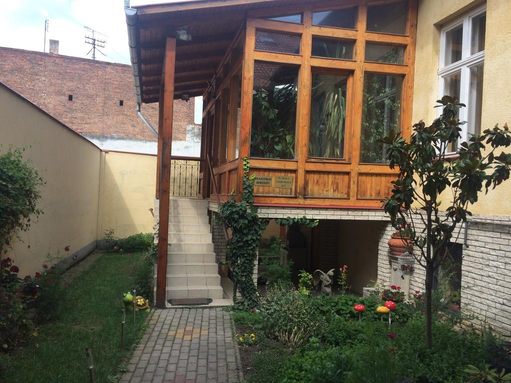 Lyrius Vendeghaz - Debrecen Apartment Exterior photo