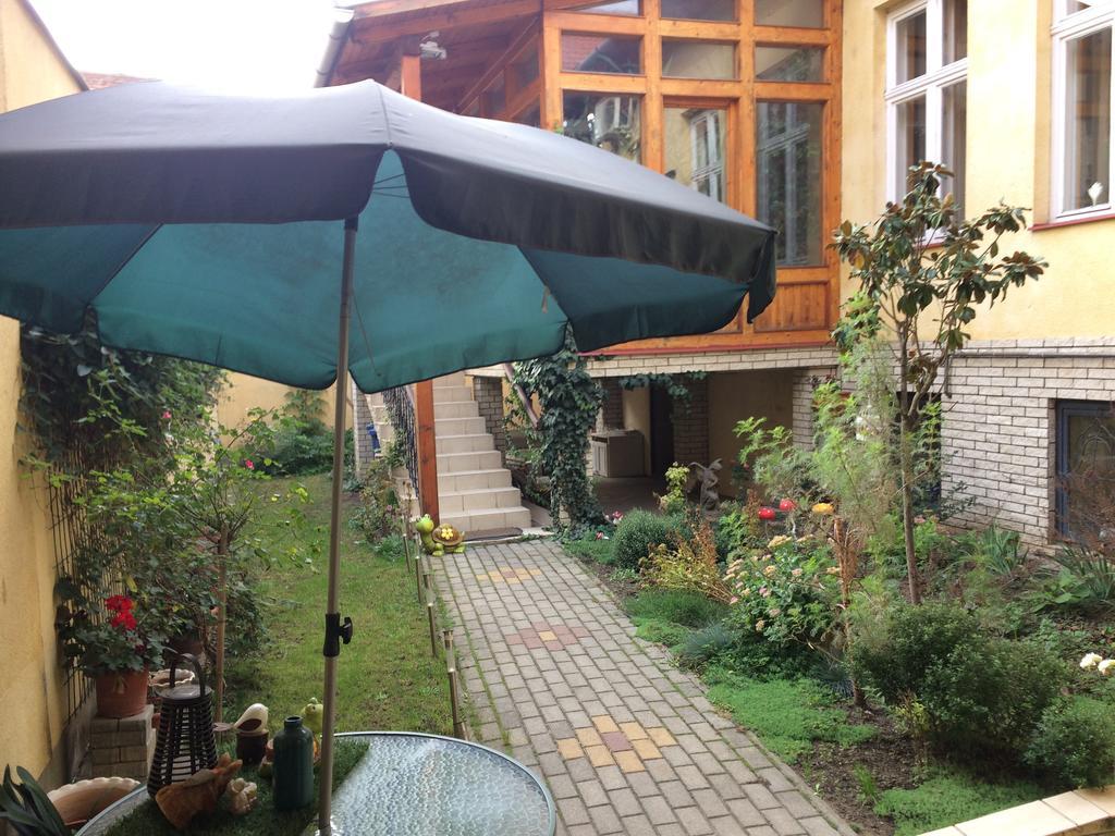 Lyrius Vendeghaz - Debrecen Apartment Exterior photo